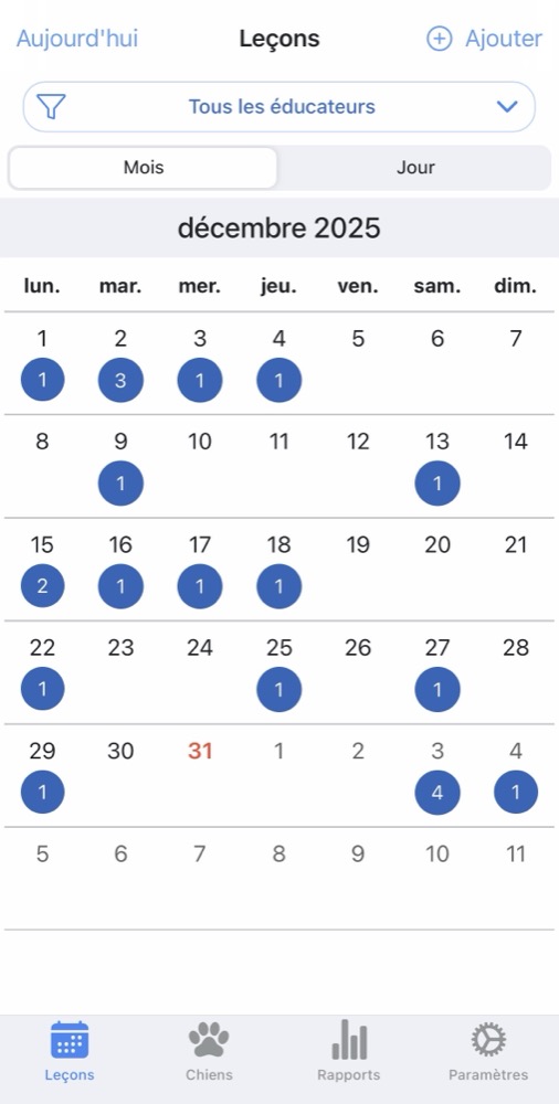 Vue calendrier mensuel DogTrainerPro avec rendez-vous organisés par jour